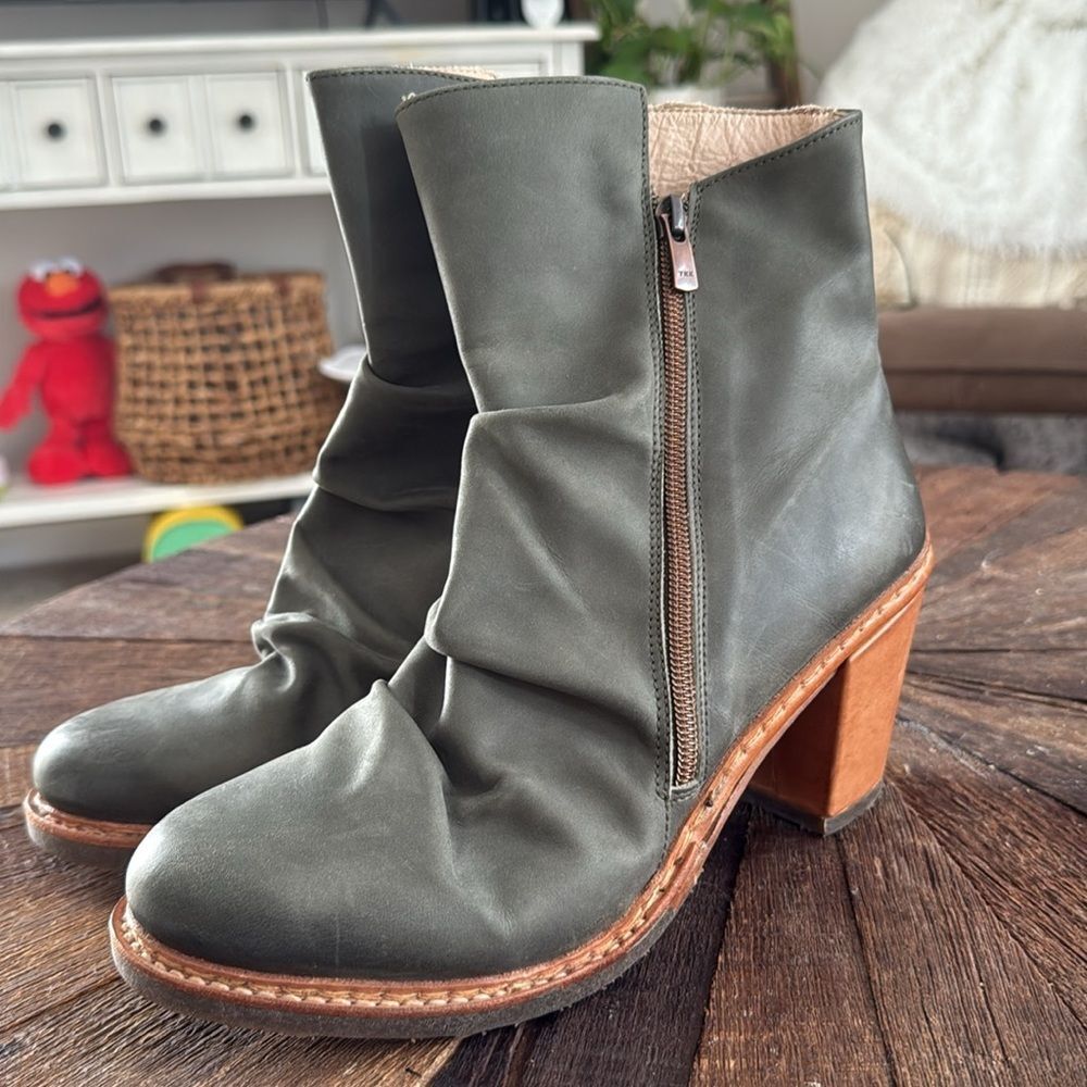 Neosens Slouch Silvia Sage Green Leather Ankle Heeled Zip Up Booties